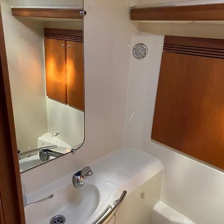 Superbe Voilier Cap Avec Parking Gratuit Sur Place Bateau-hôtel *