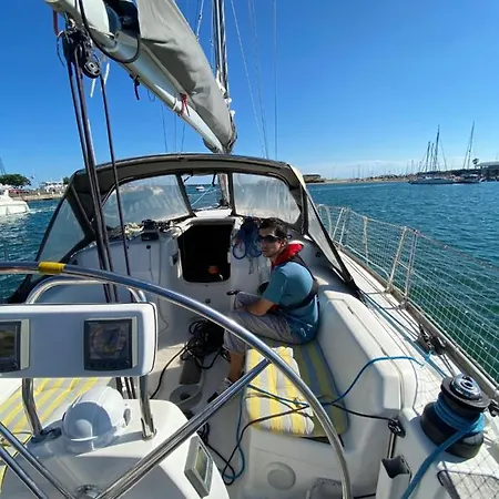Botel Voilier Atypique & Navigation *